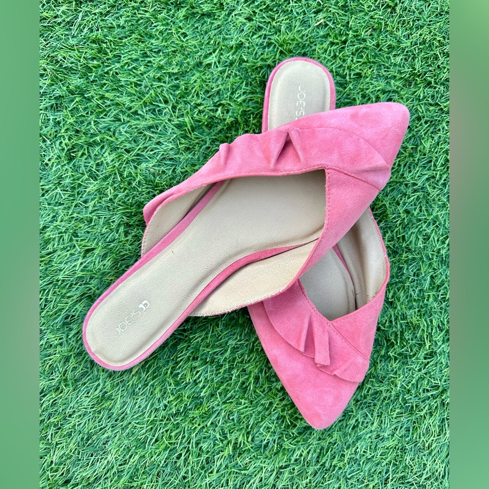 Joe’s Jeans Women’s Pink Suede Ruffle Pointed Toe Mules. Size 8 🩷